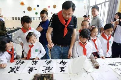 文藝大家進校園,傳統(tǒng)藝術放光彩