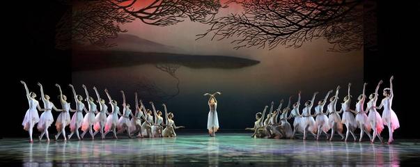 【上?！俊吨禧q》歸來&ldquo;水晶宮&rdquo;,&ldquo;吉祥之鳥&rdquo;性靈起舞